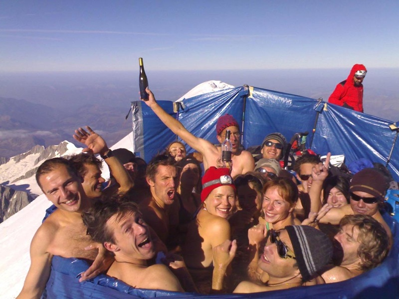 Illustration for article titled Mont Blanc Jacuzzi Party at 15,711 Feet Was Low on Oxygen, High on Booze
